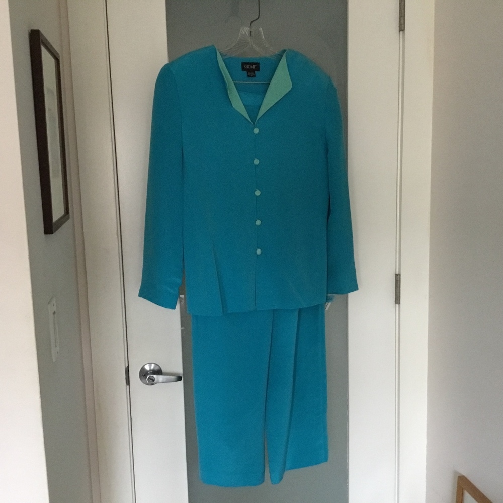 Shomi 100% silk suit